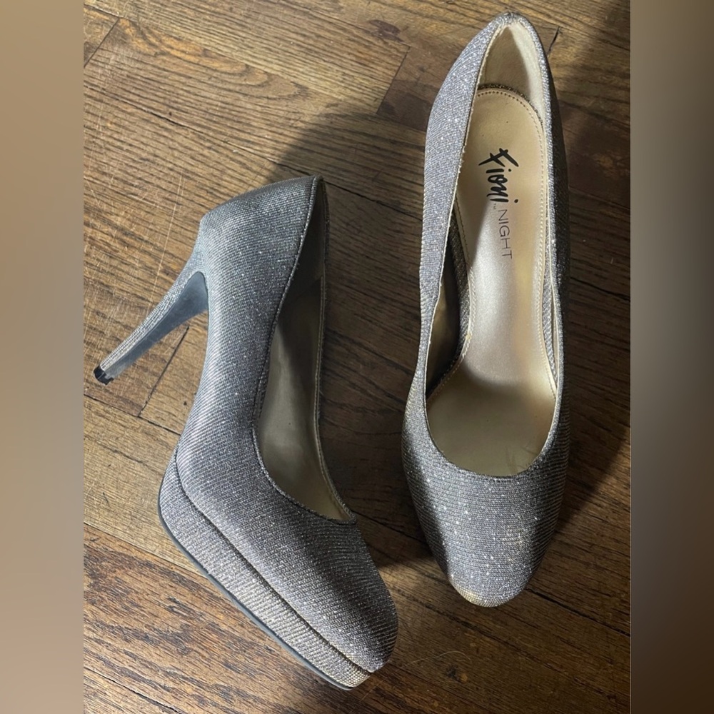 Fioni Night Two Tone Heels size 6 1/2